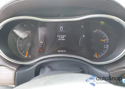 2014 Jeep Grand Cherokee Overland z USA, uszkodzony, nr VIN 1C4RJECGXEC198862